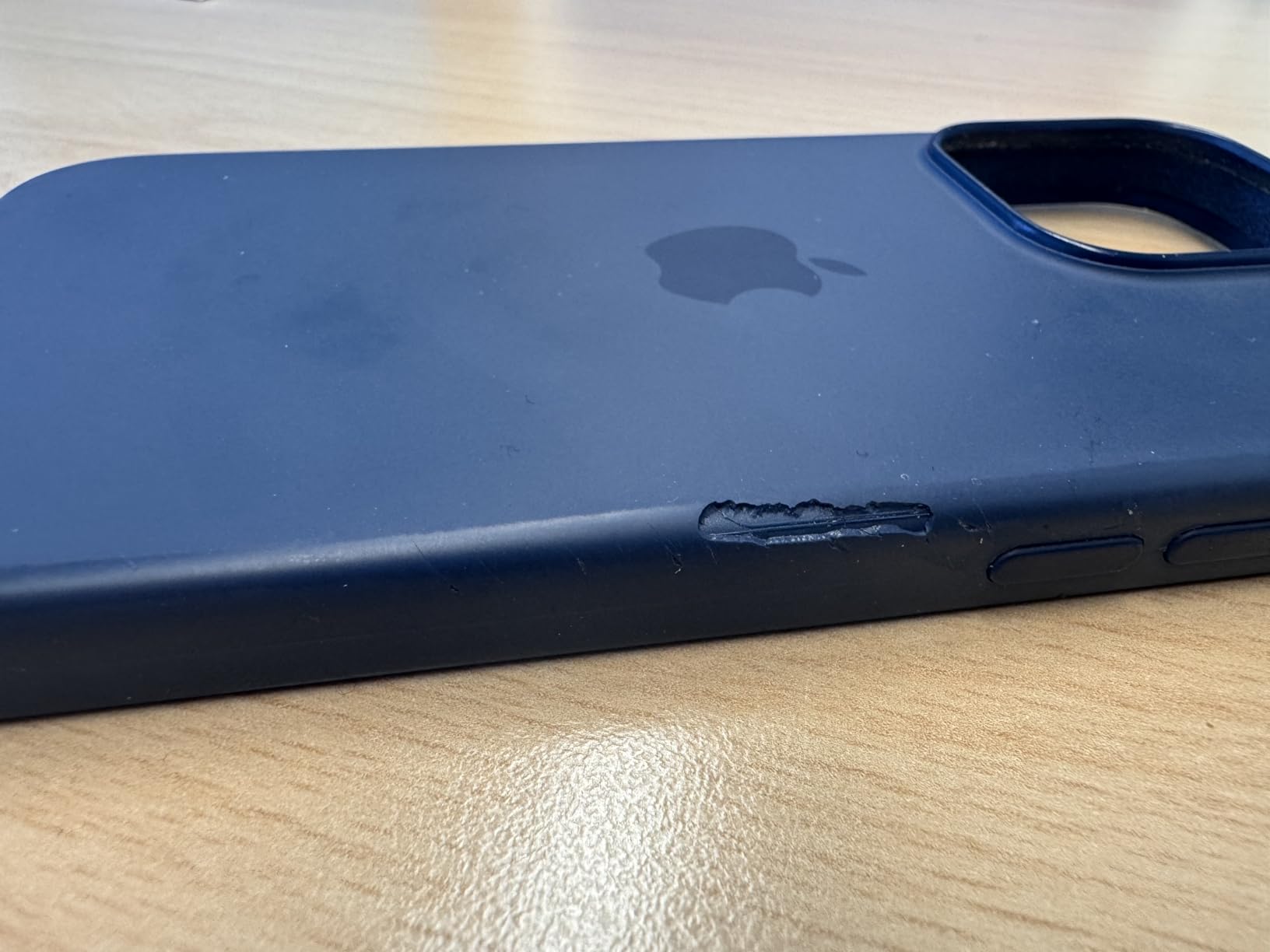 Apple iPhone 15 Pro Silikon Case Hellrosa mit MagSafe