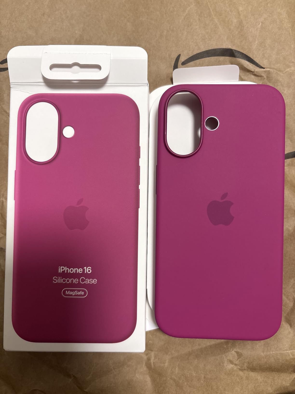 Apple iPhone 16 Silikon Case Hülle Fuchsia MagSafe