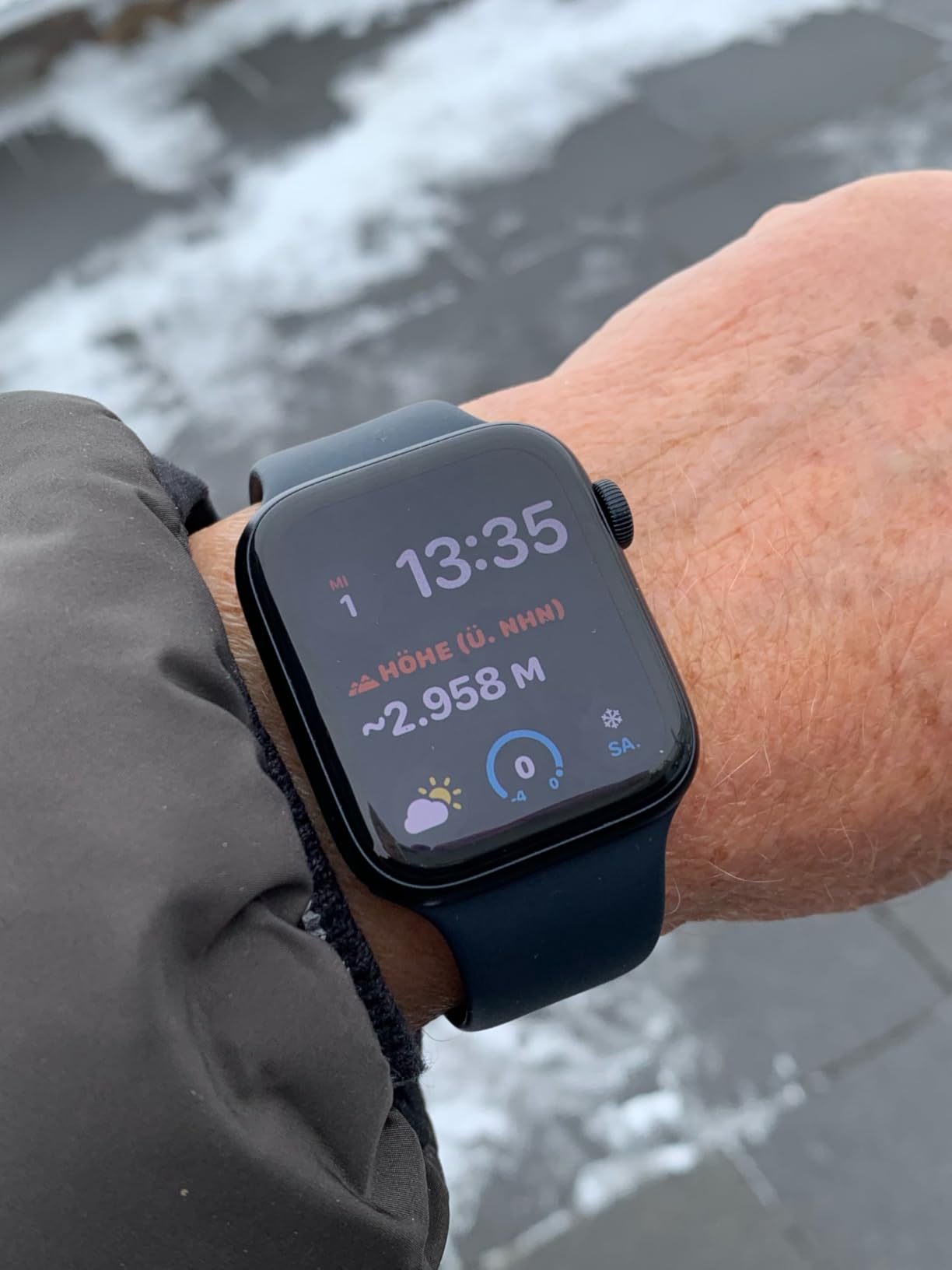 Apple Watch SE 3 GPS+Cellular 44 mm Polarstern S/M Smartwatch