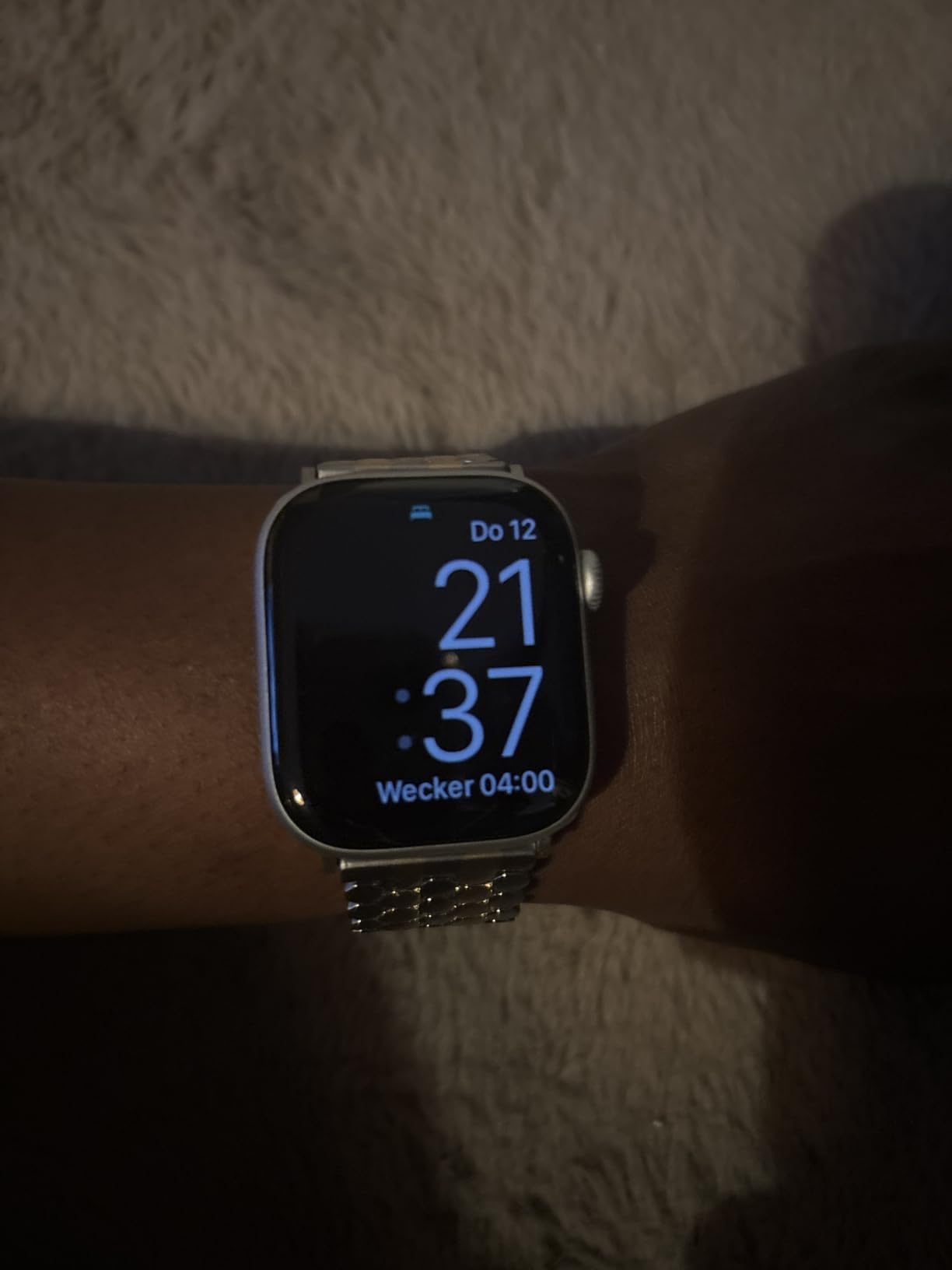 Apple Watch Series 11 GPS 46mm Smartwatch Silber Nebelviolett