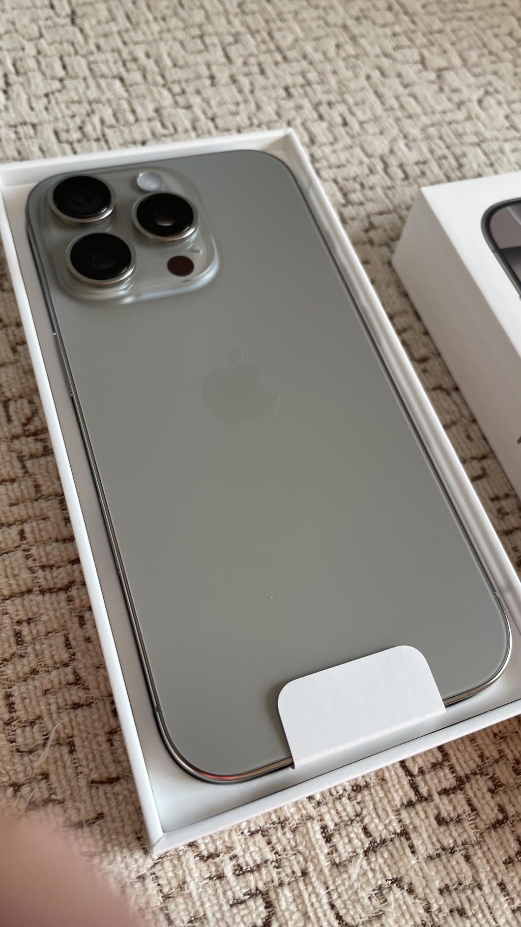 Apple iPhone 16 Pro Smartphone 256 GB Titan Schwarz 5G