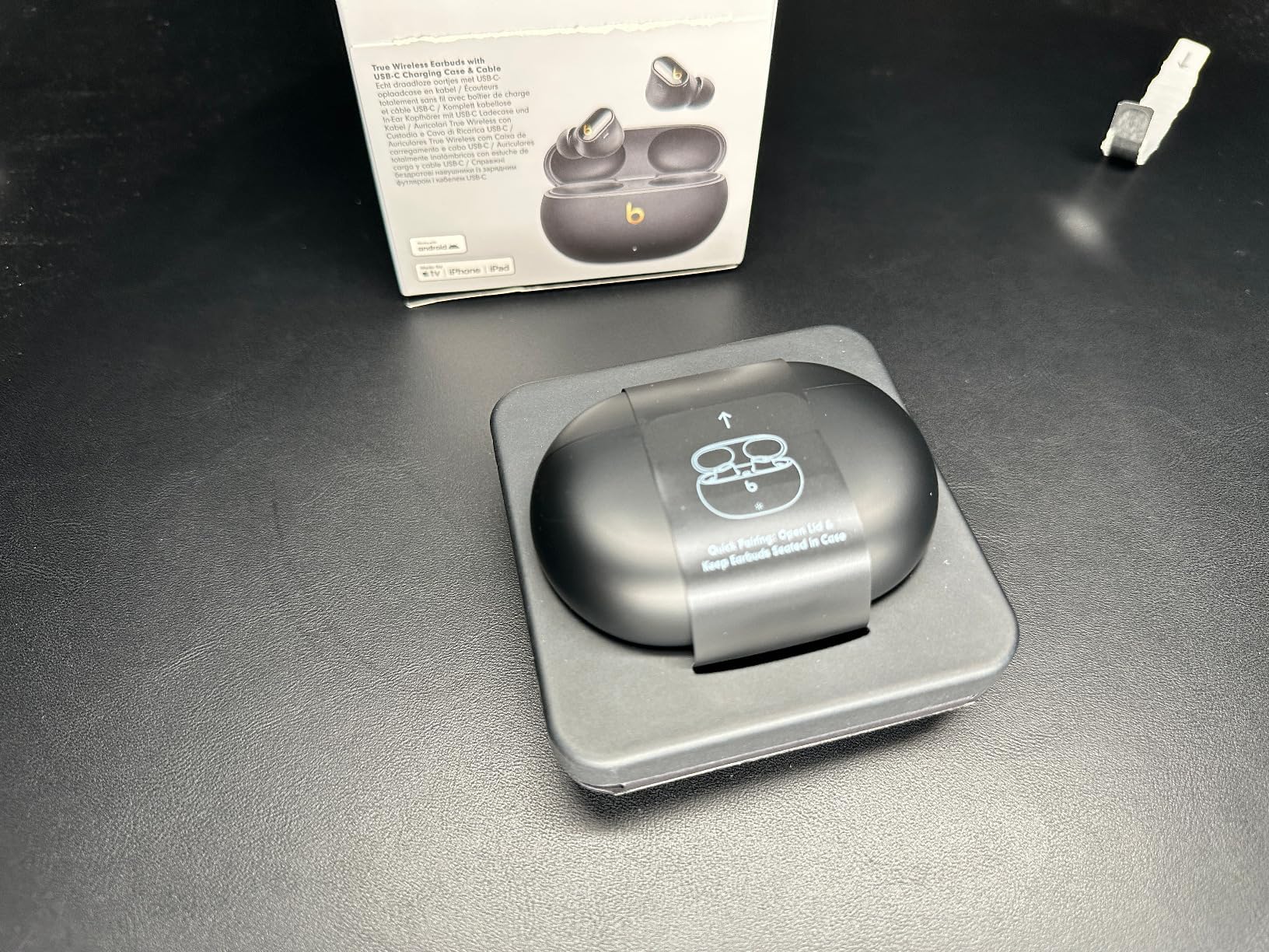 Beats Studio Buds + Kopfhörer Cremeweiß ANC