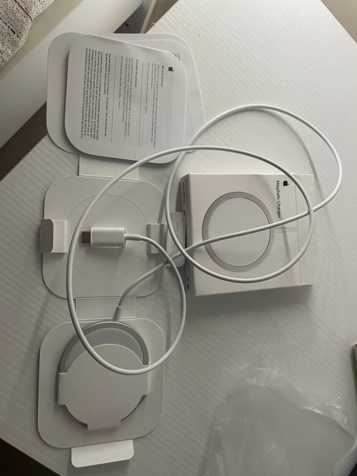 Apple MagSafe Ladegerät kabellos 15W Qi weiß