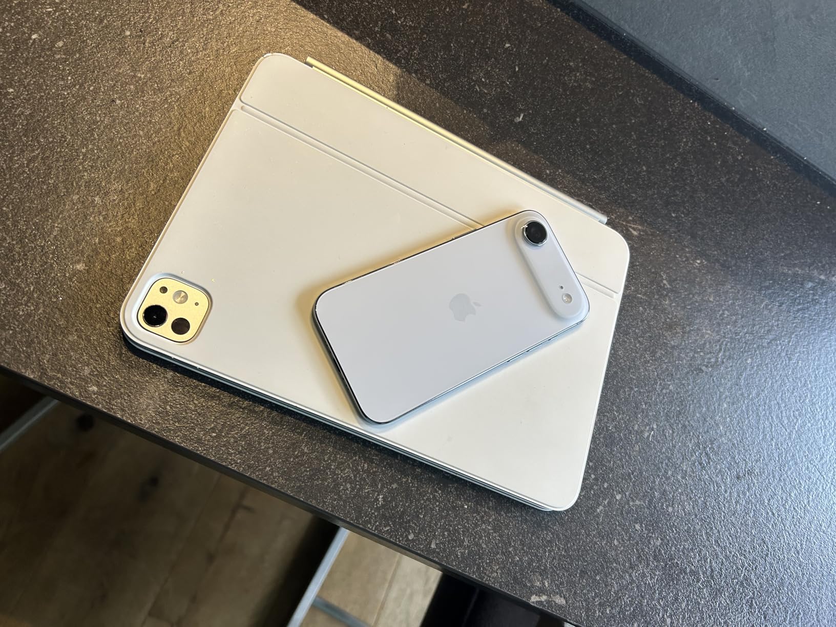 Apple iPhone Air 512GB eSIM Handy Himmelblau 120Hz