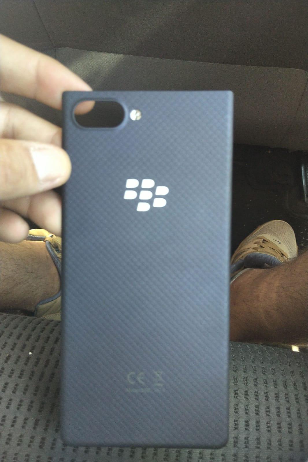BlackBerry KEY2 LE Smartphone 64GB Dual-SIM Blau Tastatur