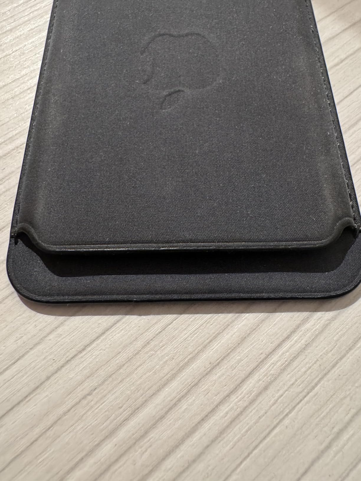 Apple iPhone Feingewebe Wallet MagSafe Schwarz Kartenetui