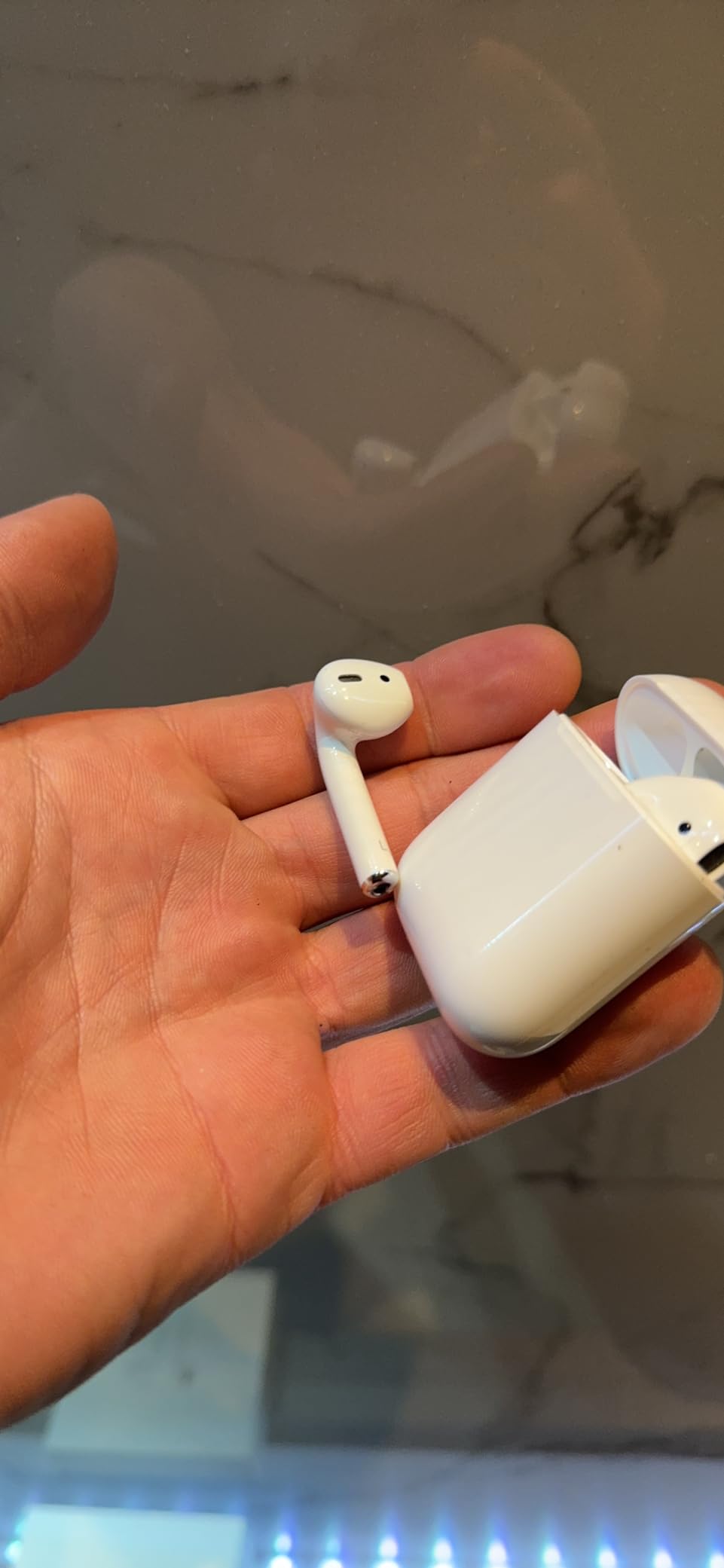 Apple AirPods 2. Generation Ladecase Kopfhörer Weiß
