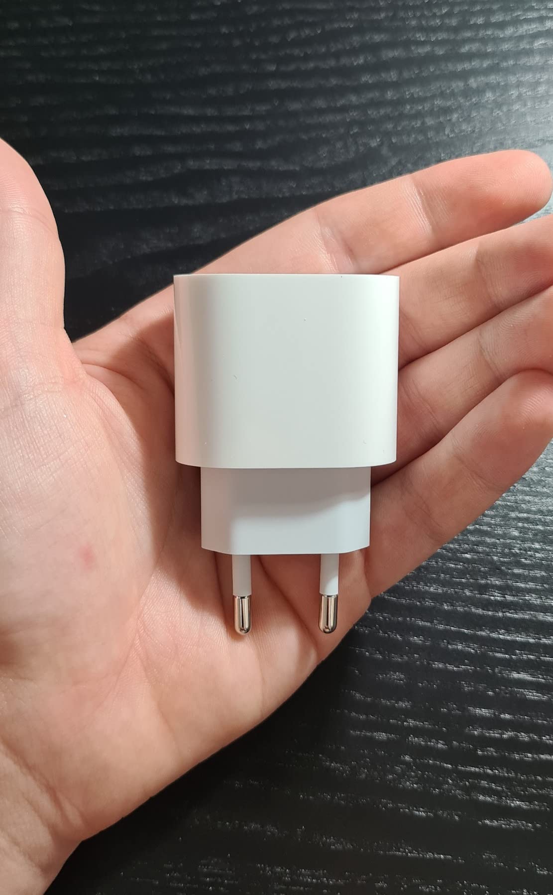 Apple 20W USB-C Power Adapter Ladegerät Weiss