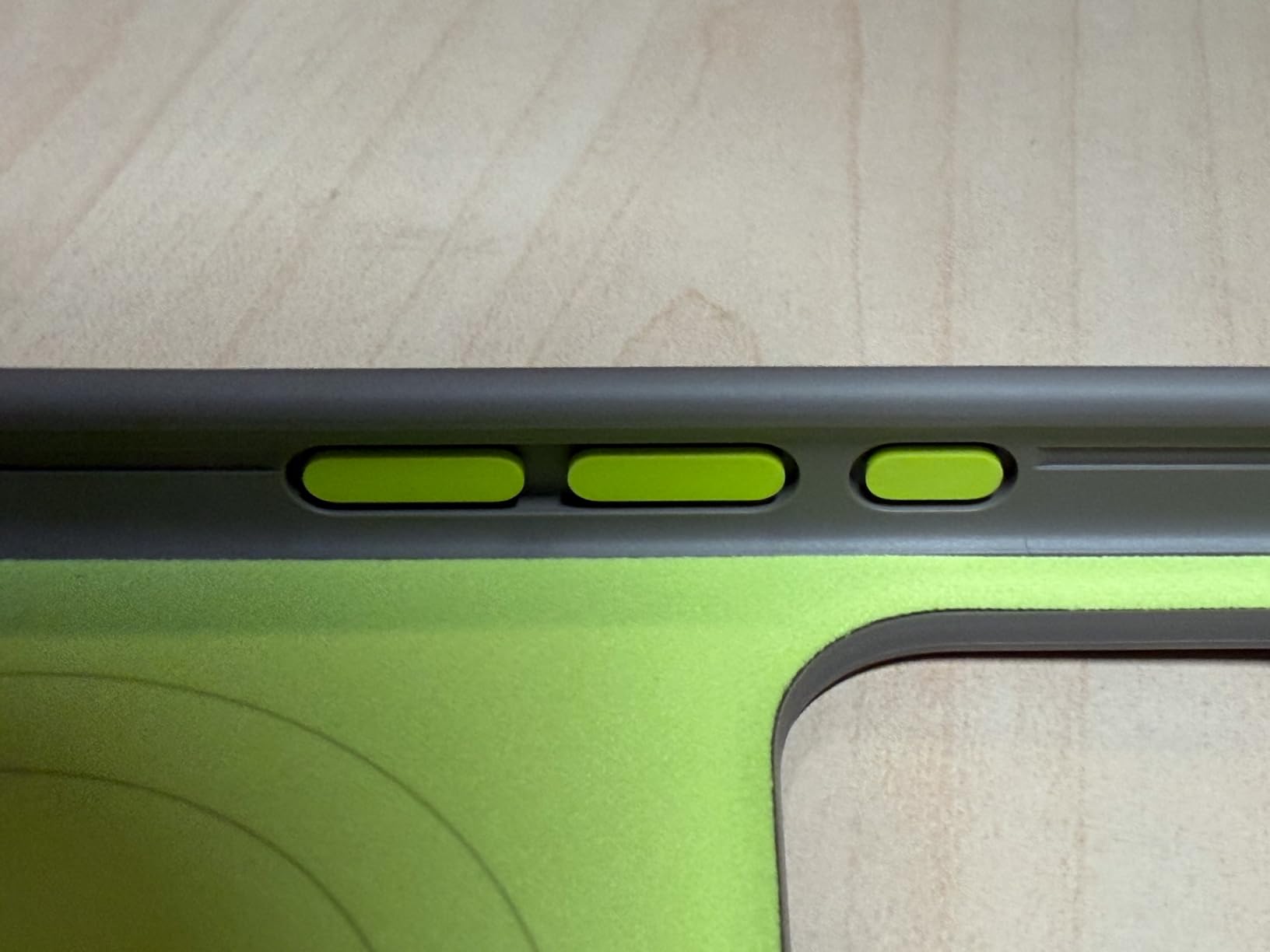 Beats iPhone 17 Rugged Case MagSafe Hülle Alpengrau