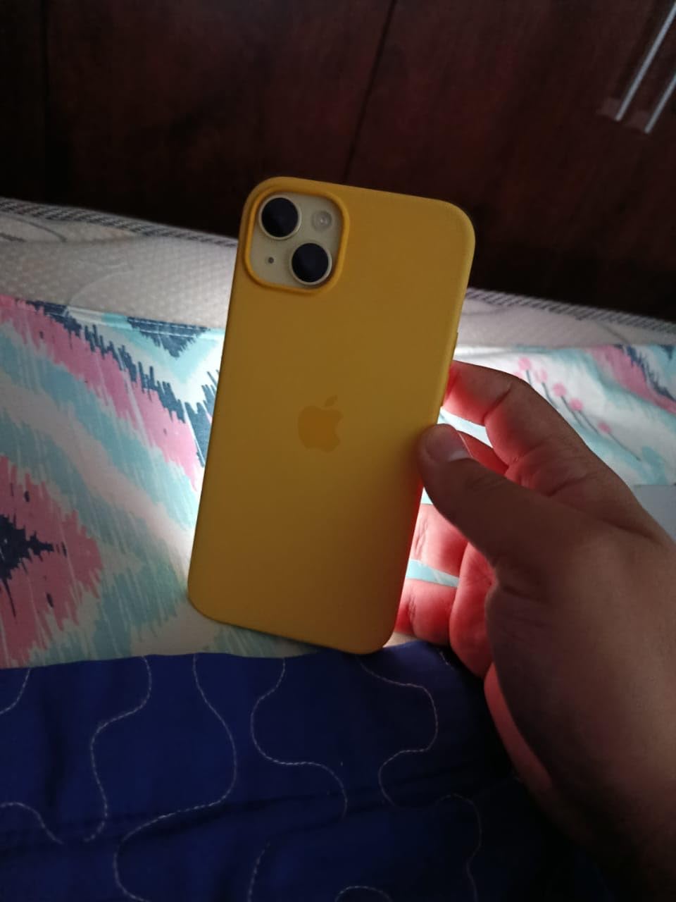 Apple iPhone 15 Plus Silikon Case MagSafe Warmgelb