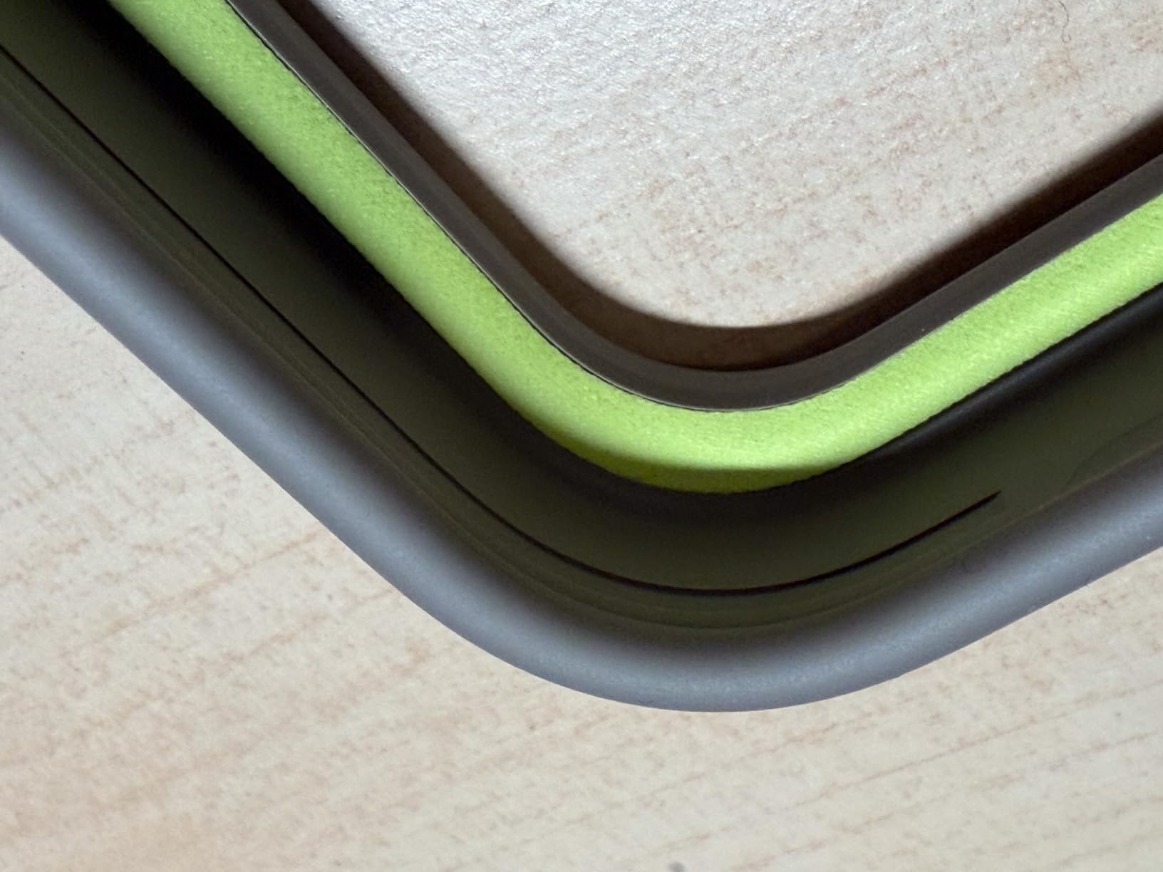 Beats iPhone 17 Rugged Case MagSafe Hülle Alpengrau