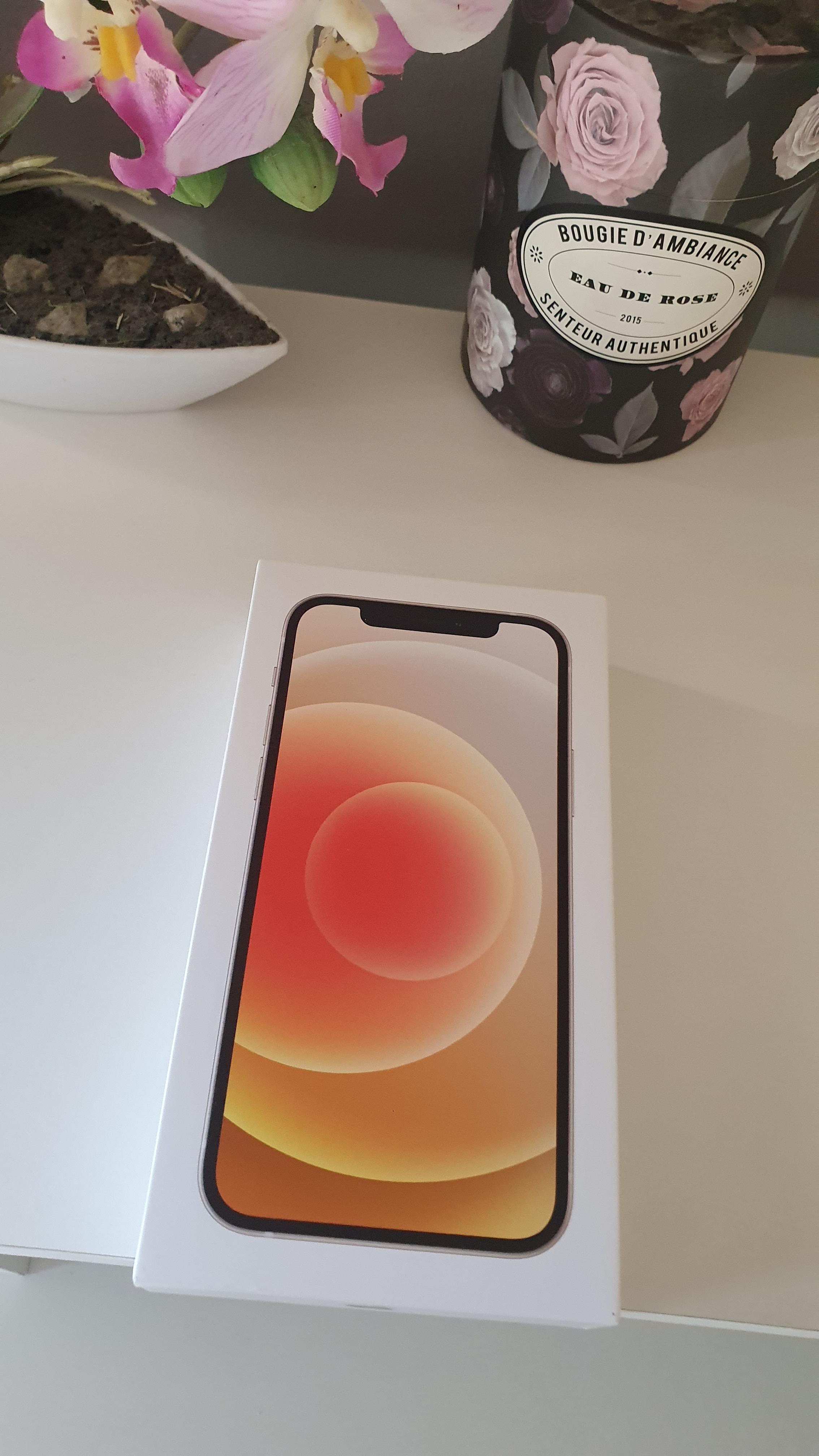 Apple iPhone 12 128 GB Smartphone Weiß 5G OLED