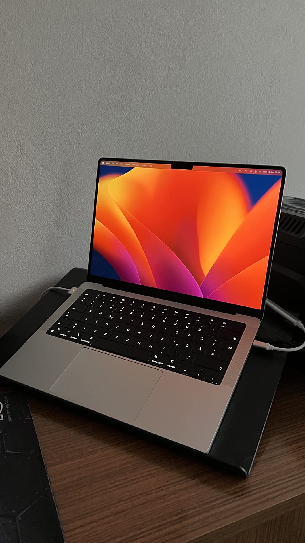 Apple MacBook Pro 14 M1 Pro 16GB 512GB Laptop Silber