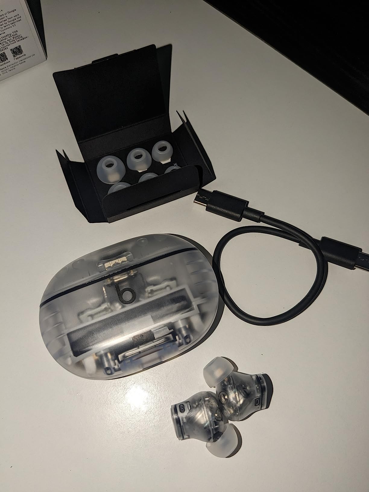 Beats Studio Buds + Kopfhörer Cremeweiß ANC