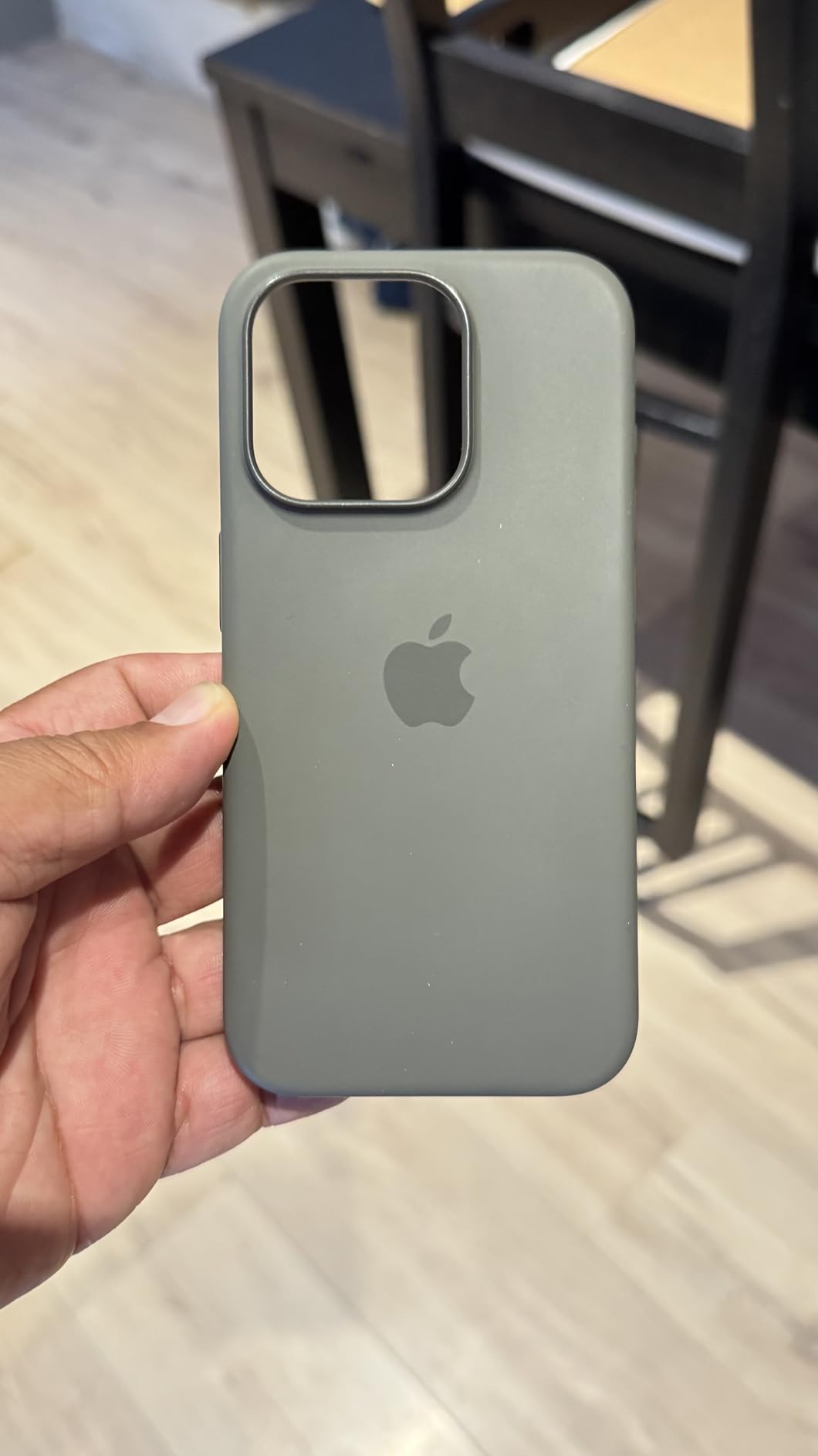 Apple iPhone 15 Pro Silikon Case MagSafe Tonbraun Hülle