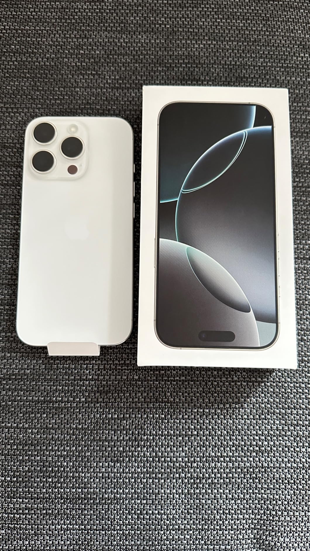 Apple iPhone 16 Pro Smartphone 256 GB Titan Schwarz 5G
