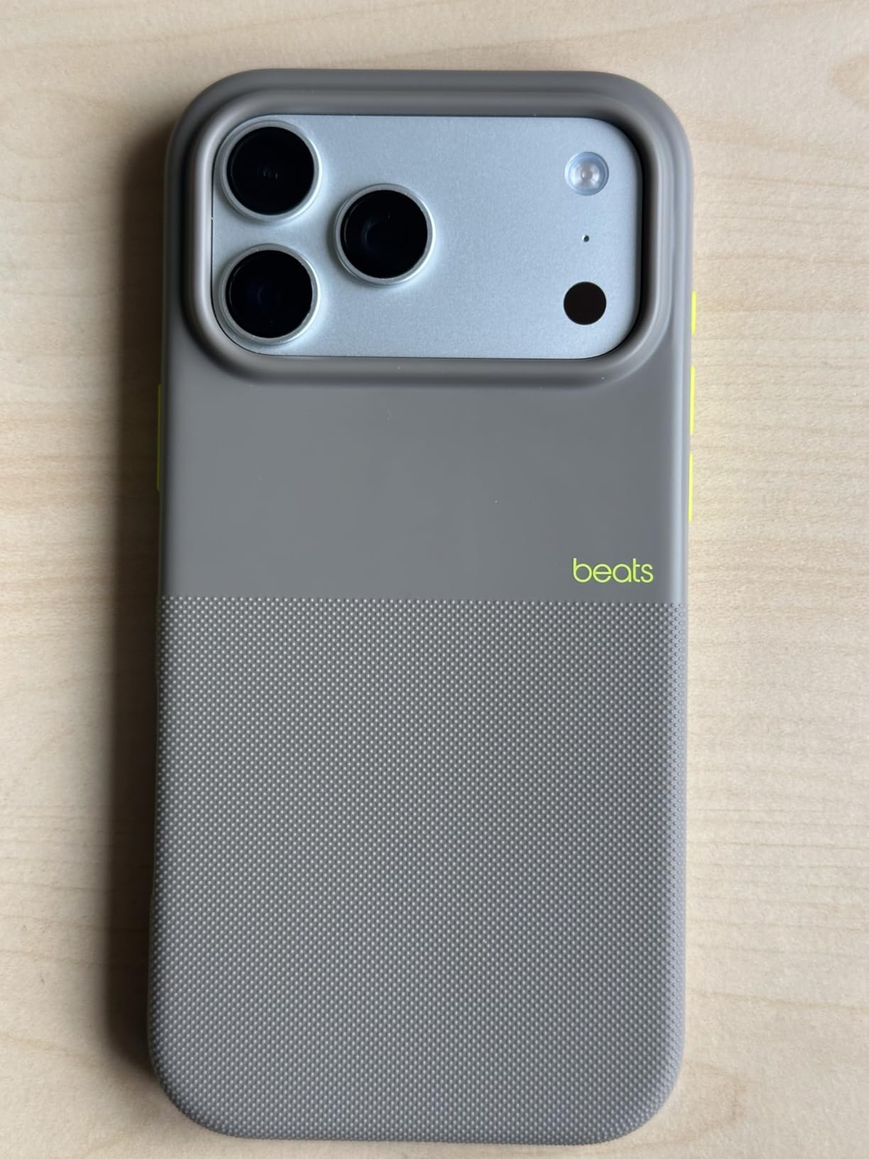 Beats iPhone 17 Rugged Case MagSafe Hülle Alpengrau