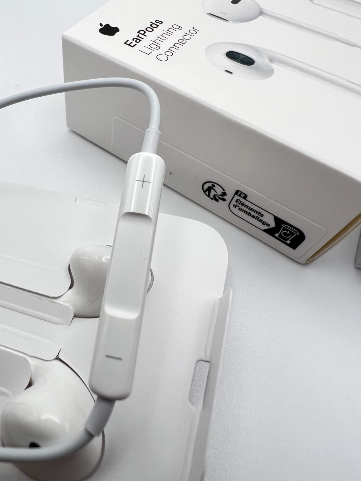 Apple EarPods Kopfhörer Lightning Weiß kabelgebunden