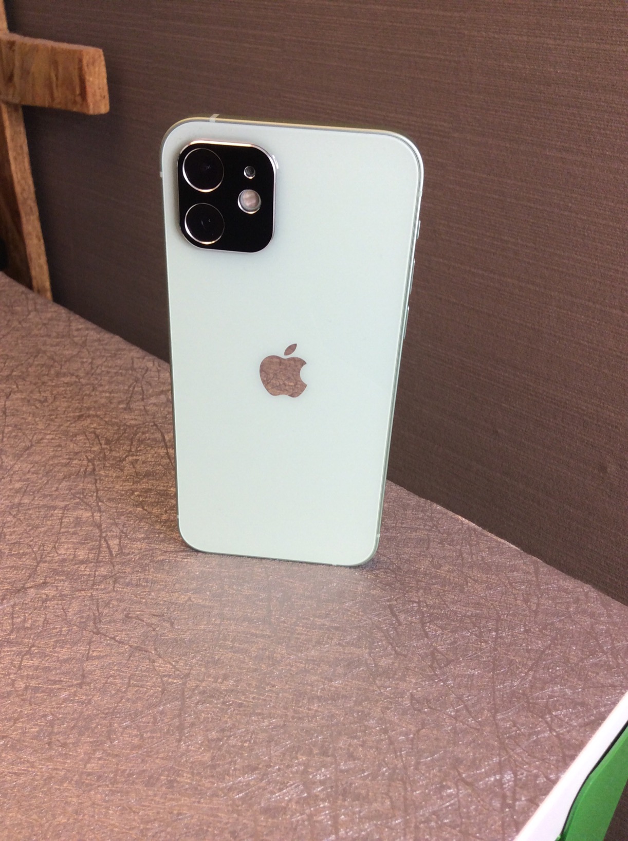 Apple iPhone 12 128 GB Smartphone Weiß 5G OLED