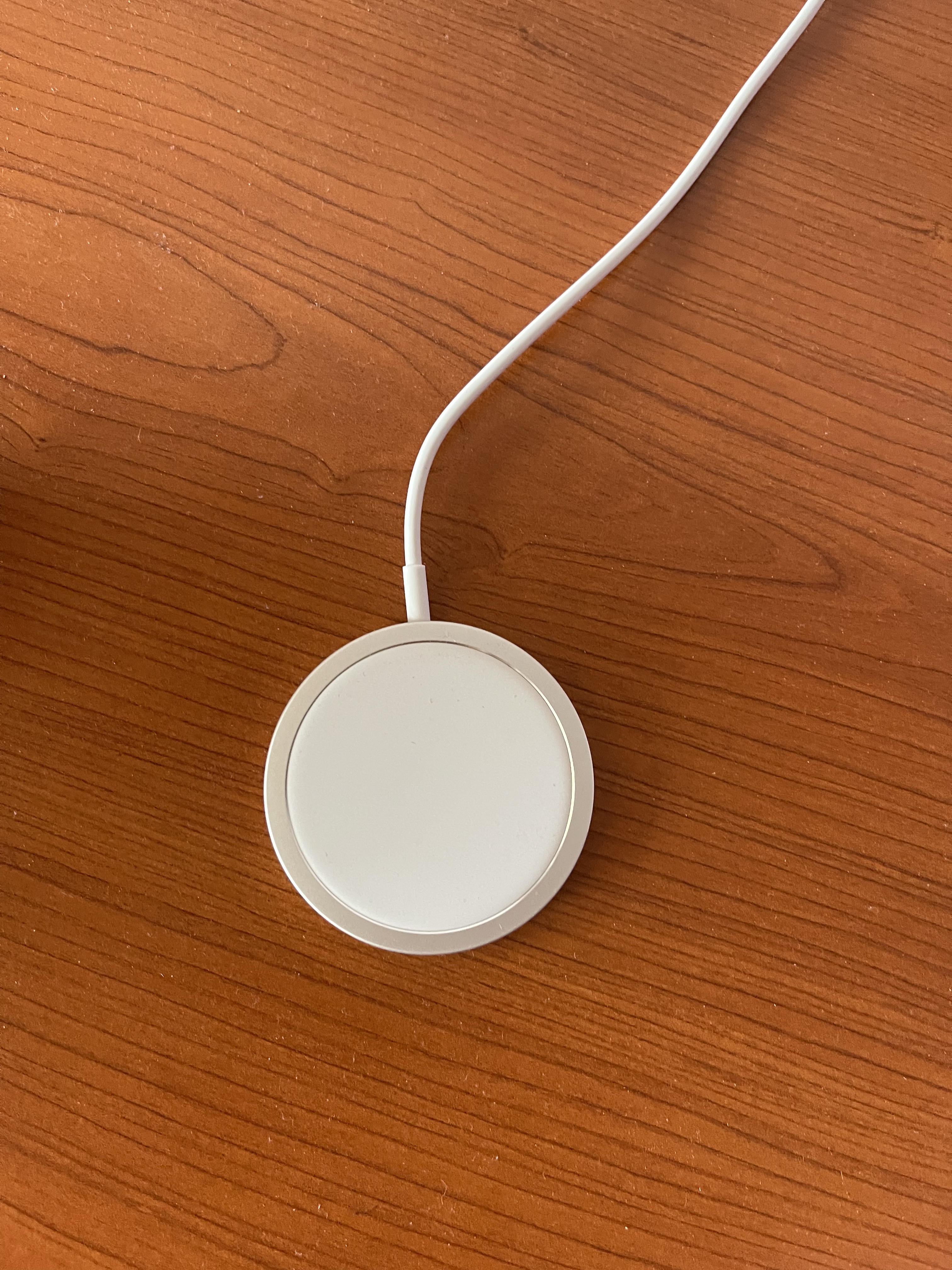 Apple MagSafe Ladegerät kabellos 15W Qi weiß