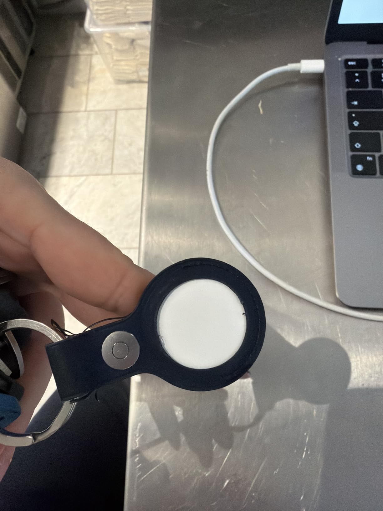 Apple AirTag Feingewebe Schlüsselanhänger Brombeere