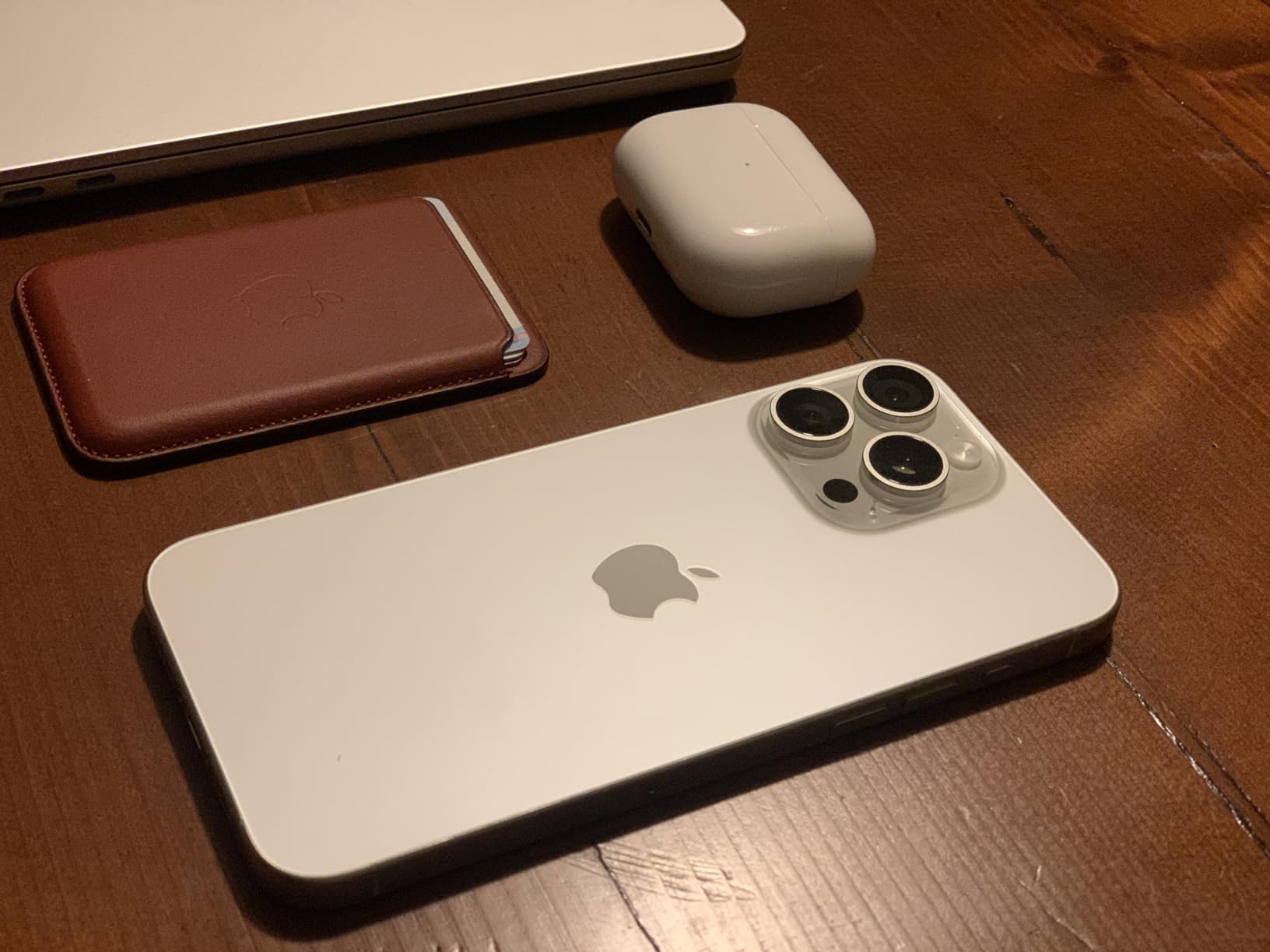 Apple iPhone Leder Wallet Kartenetui Waldgrün MagSafe 3 Karten