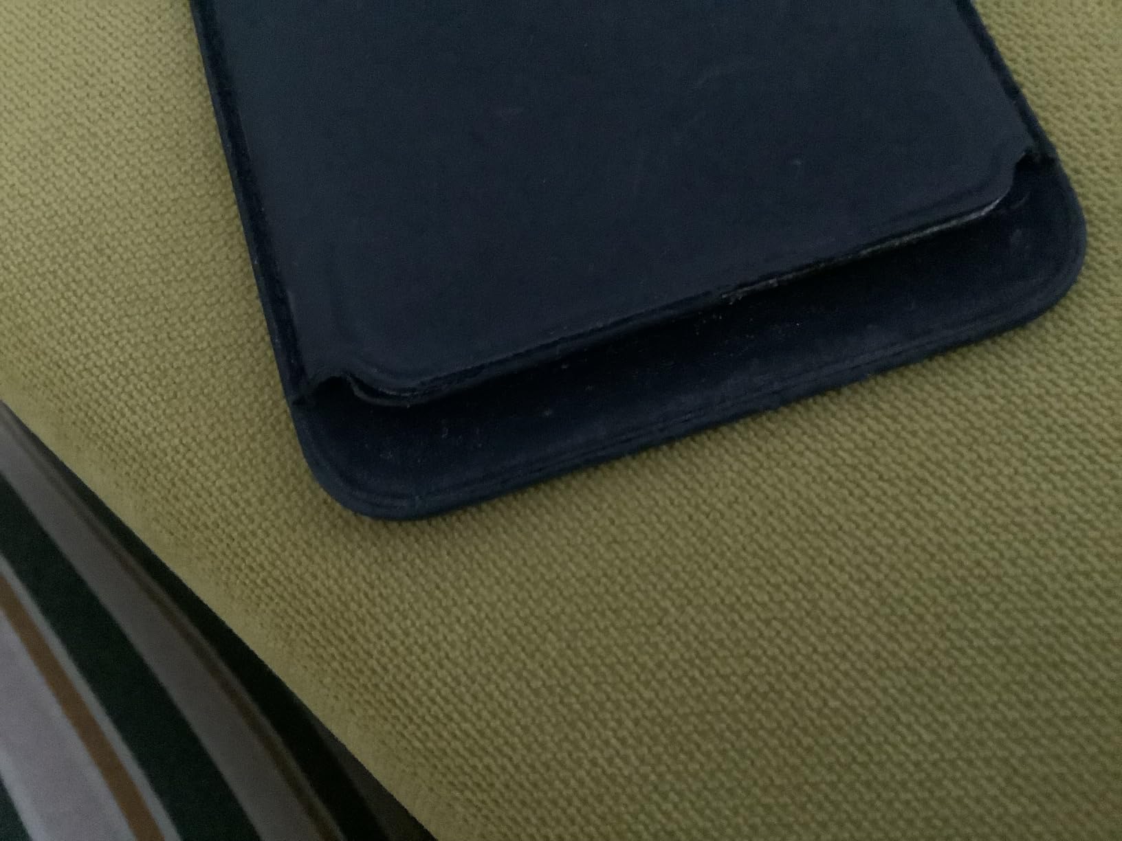 Apple iPhone Wallet Kartenetui MagSafe Brombeere