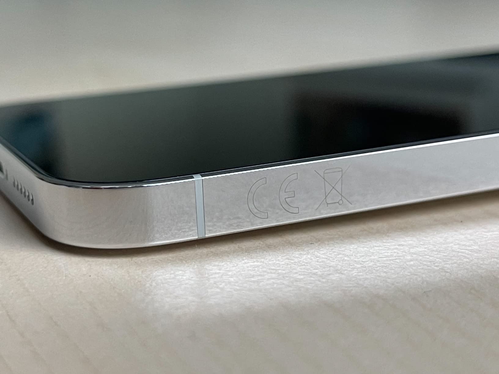 Apple iPhone 14 Pro Max Handy 128 GB Silber 6,7 Zoll